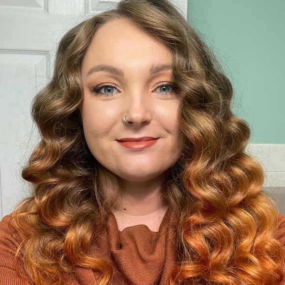 Meet your Posher, Olivia - Picture 1 of 1